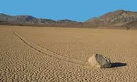 Bí ẩn “tảng đá biết đi” ở thung lũng Chết, nơi khắc nghiệt nhất Trái Đất