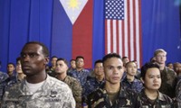 Binh lĩnh Mỹ và Philippines trong một đợt tập trận chung. (Ảnh: Reuters)