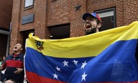 Biểu tình trước Đại sứ quán Venezuela ở Washington hôm 14/5. (Ảnh: AP)