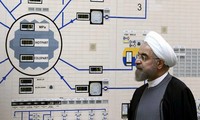 Tổng thống Iran Hassain Rouhani tại nhà máy hạt nhân Bushehr. (Ảnh: AP)