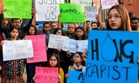 Nhiều cuộc biểu tình đang nổ ra ở Ấn Độ để lên án vụ cưỡng hiếp tập thể, sát hại dã man nữ bác sĩ thú y. (Ảnh: BBC)