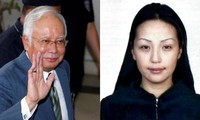 Cựu Thủ tướng Malaysia Najib Razak (bìa trái) và người mẫu Mông Cổ Altantuya Shaariibuu. (Ảnh: CNA)