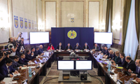 Uỷ ban các tình huống khẩn cấp đặc biệt quốc gia của Romania họp để bàn các biện pháp đối phó với dịch Covid-19. (Ảnh: Reuters)