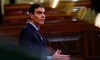 Thủ tướng Tây Ban Nha Pedro Sanchez phát biểu trước Quốc hội. (Ảnh; CNN)