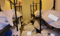 Các thi thể nằm ngổn ngang trong một phòng của bệnh viện Sinai-Grace. (Ảnh: CNN)