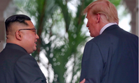 Chủ tịch Triều Tiên Kim Jong Un và Tổng thống Mỹ Donald Trump gặp nhau vào tháng 6/2018 tại Singapore. (Ảnh: DPA)
