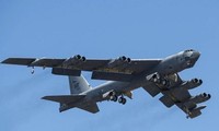 Một máy bay ném bom B-52 của Mỹ. (Ảnh: CNN)