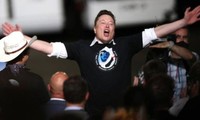 Tỷ phú Elon Musk sung sướng khi tên lửa được phóng thành công hôm 30/5. (Ảnh: Getty Images)