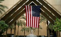 Trước Đại sứ quán Mỹ ở Riyadh. (Ảnh: Getty Images)