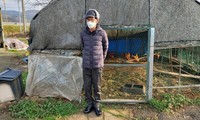 Ông Han đang đứng trong vườn nhà mình ở Seonan, Hàn Quốc. (Ảnh: Park Chan-kyong)