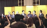 Ông Shinzo Abe tham dự một bữa tiệc tối trong một sự kiện ngắm hoa ánh đào vào tháng 4/2019. (Ảnh: Kyodo)