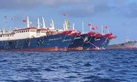 Các tàu Trung Quốc neo đậu bất thường ở quần đảo Trường Sa. (Ảnh: AP)