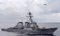 Tàu khu trục USS Curtis Wilbur của Mỹ đi qua eo biển Đài Loan trong tháng 5. (Ảnh: US Navy)