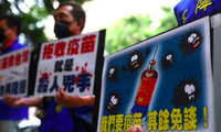 Một số người Đài Loan thân đại lục kêu gọi chính quyền cấp phép cho sử dụng các loại vắc-xin Trung Quốc. (Ảnh: Reuters)
