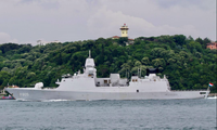 Tàu HNLMS Evertsen của hải quân Hà Lan trên đường đến Biển Đen ngày 14/6. (Ảnh: Reuters)