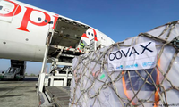 COVAX đang phân phối để bảo đảm các quốc gia nghèo được tiếp cận vắc-xin. (Ảnh: Reuters)