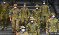 Úc đang huy động binh lính xuống phố để giám sát người dân thực thi quy định phong toả. (Ảnh: Getty Images)