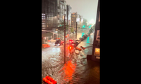 Cảnh tượng lụt lội trên đường phố New York ngày 1/9. (Ảnh: Reuters)