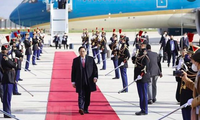 Thủ tướng Phạm Minh Chính đến sân bay Orly ở thủ đô Paris (Pháp). (Ảnh: TTXVN) 
