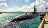 Một tàu ngầm tấn công của Mỹ tại căn cứ hải quân ở đảo Guam. (Ảnh: Bộ QP Mỹ)