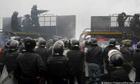 Lực lượng vũ trang Kazakhstan được điều động trấn áp biểu tình. (Ảnh: DW)