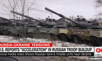 Các xe tăng Nga xuất hiện trong video được đưa lên mạng xã hội. (Ảnh cắt từ clip)