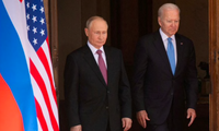 Tổng thống Mỹ Joe Biden (phải) và Tổng thống Nga Vladimir Putin đã đồng ý sẽ gặp thượng đỉnh. (Ảnh: Reuters)