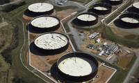 Các thùng dự trữ dầu của Mỹ ở bang Oklahoma. (Ảnh: Reuters)