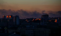 Khói bay lên gần thủ đô Kiev ngày 11/3. (Ảnh: Reuters)