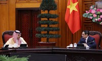 Thủ tướng Phạm Minh Chính tiếp Bộ trưởng Ngoại giao Ả-rập Xê-út ngày 17/3. (Ảnh: Mofa)