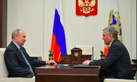 Tổng thống Nga Vladimir Putin trong một cuộc gặp Chủ tịch Duma Vyacheslav Volodin. (Ảnh: Sputnik)