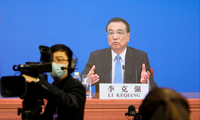 Thủ tướng Trung Quốc Lý Khắc Cường phát biểu trong hội nghị thượng đỉnh với EU ngày 1/4. (Ảnh: Reuters)