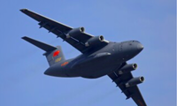 Các chuyên gia nói rằng 6 chiếc Y-20 của Không quân Trung Quốc đã hạ cánh xuống sân bay dân sự gần thủ đô Belgrade của Serbia vào sáng sớm 9/4. (Ảnh: AP)