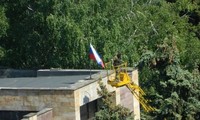 Quốc kỳ của Nga đã được cắm trên tòa nhà chính quyền thành phố Svitlodarsk thuộc vùng Donbas. 