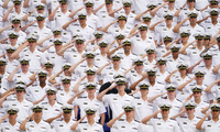 Các học viên của Học viện Hải quân Mỹ ngày 27/5. (Ảnh: Reuters)