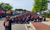 Các lái xe tập trung biểu tình trước nhà máy của Hyundai Motor ở Ulsan ngày 10/6. 