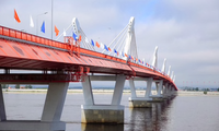 Cây cầu nối thành phố Blagoveshchensk của Nga với thị trấn Hắc Hà của Trung Quốc