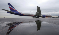 Một chiếc Boeing 777-300ER của hãng hàng không Aeoflot tại sân bay ở Mátxcơva. (Ảnh: Reuters) 