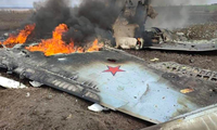 Máy bay quân sự Nga lao xuống đất, phi công thoát chết