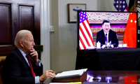 Tổng thống Mỹ Joe Biden và Chủ tịch Trung Quốc Tập Cận Bình trong cuộc hội đàm trực tuyến vào tháng 11/2021. (Ảnh: Reuters)