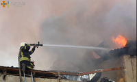 Lính cứu hoả dập đám cháy ở Mykolaiv ngày 31/7