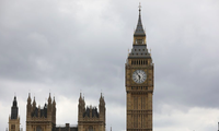 Trước trụ sở quốc hội Anh ở London. (Ảnh: Reuters)