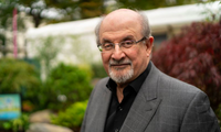 Tiểu thuyết gia Salman Rushdie 