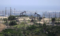 Một mỏ dầu gần Los Angeles, Mỹ. (Ảnh: Reuters)
