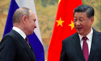 Tổng thống Nga Vladimir Putin (trái) và Chủ tịch Trung Quốc Tập Cận Bình. (Ảnh: Reuters)