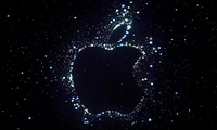 Thiệp mời của Apple in hình trái táo cắn dở trên nền trời đêm đầy sao