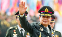 Ông Prayuth Chan-ocha tuyên bố tiếp tục là bộ trưởng quốc phòng Thái Lan. (Ảnh: Reuters)