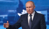 Tổng thống Nga Vladimir Putin phát biểu tại Diễn đàn kinh tế phương Đông. (Ảnh: Reuters)