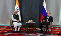 Tổng thống Nga Vladimir Putin và Thủ tướng Ấn Độ Narendra Modi trong cuộc gặp song phương ngày 16/9. (Ảnh: Sputnik)