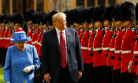 Ông Trump trong một dịp diện kiến Nữ hoàng Anh Elizabeth. (Ảnh: AP)